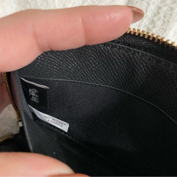 🚫SOLD🚫 EUC COACH Crossgrain Leather Phone Wallet - Picture 7 of 8